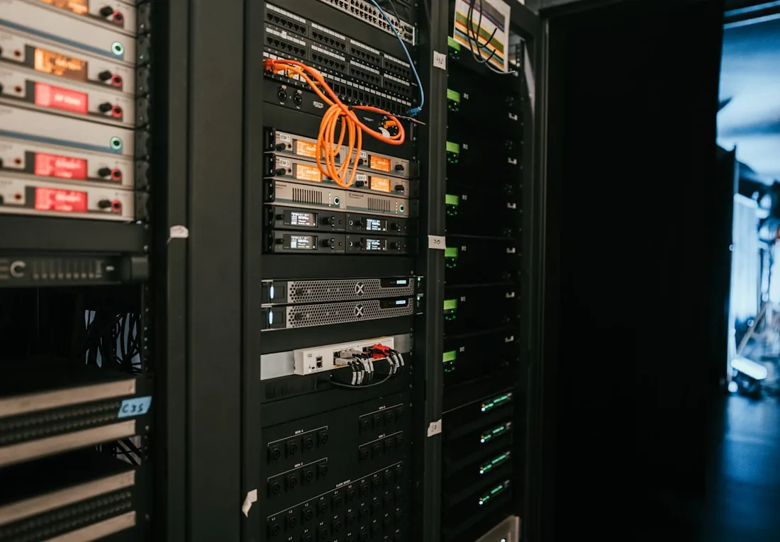 Scalable software architecture and server infrastructure